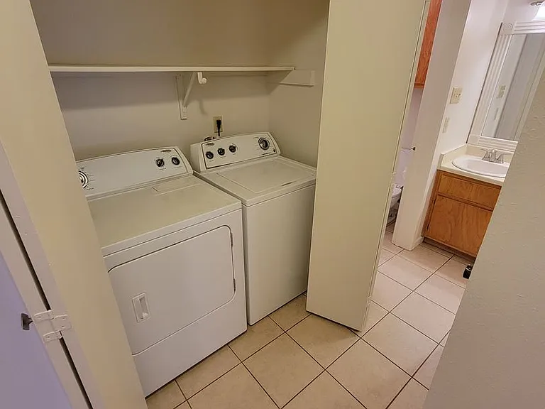 605 Navarro Dr — Photo 8
