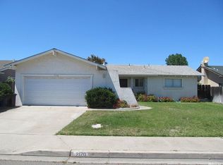 2120 Rochelle Ave, Turlock, CA 95382