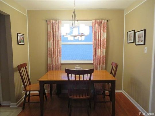 4th image of 30031 Hathaway St