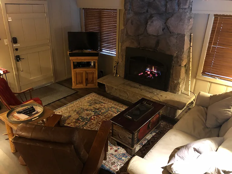 2105 W Lake Blvd — Photo 1
