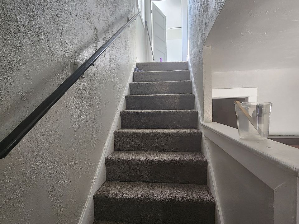 2nd image of 1605 Dietzen Ave