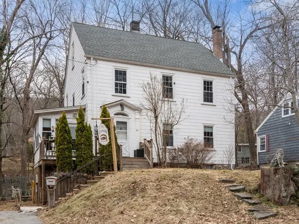 84 Park Ave, Southbridge, MA 01550