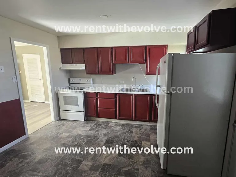 610 E Dunn Ave — Photo 2