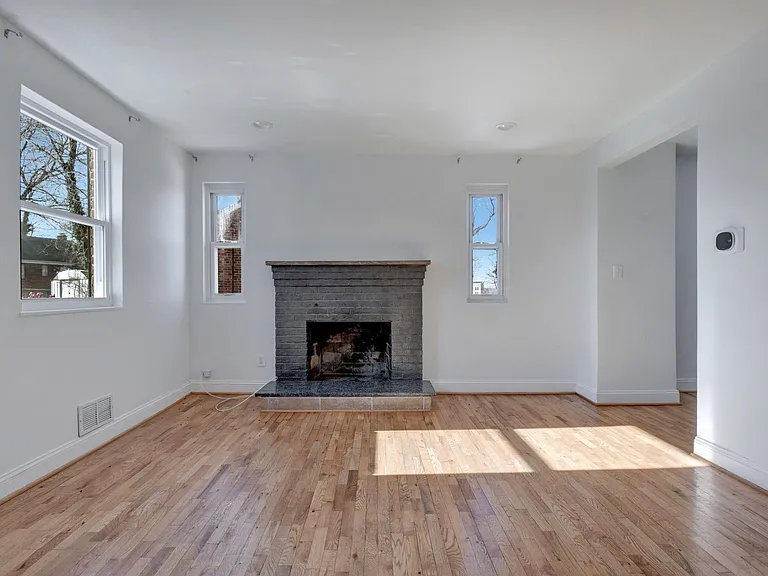 1604 Woodhill Ct — Photo 8