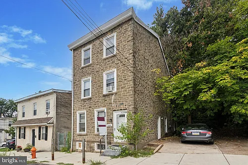 448 Krams Ave #3 Photo 1