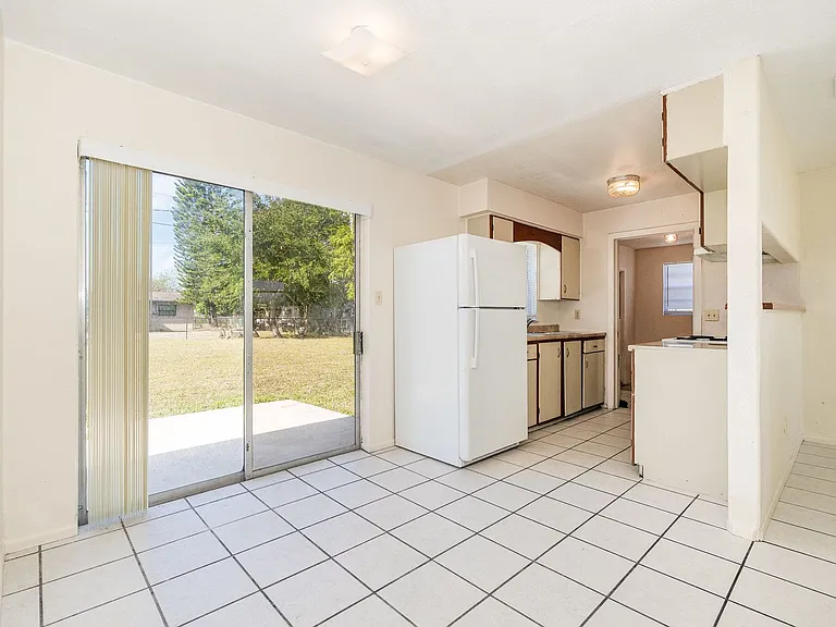 557 Cox St — Photo 7