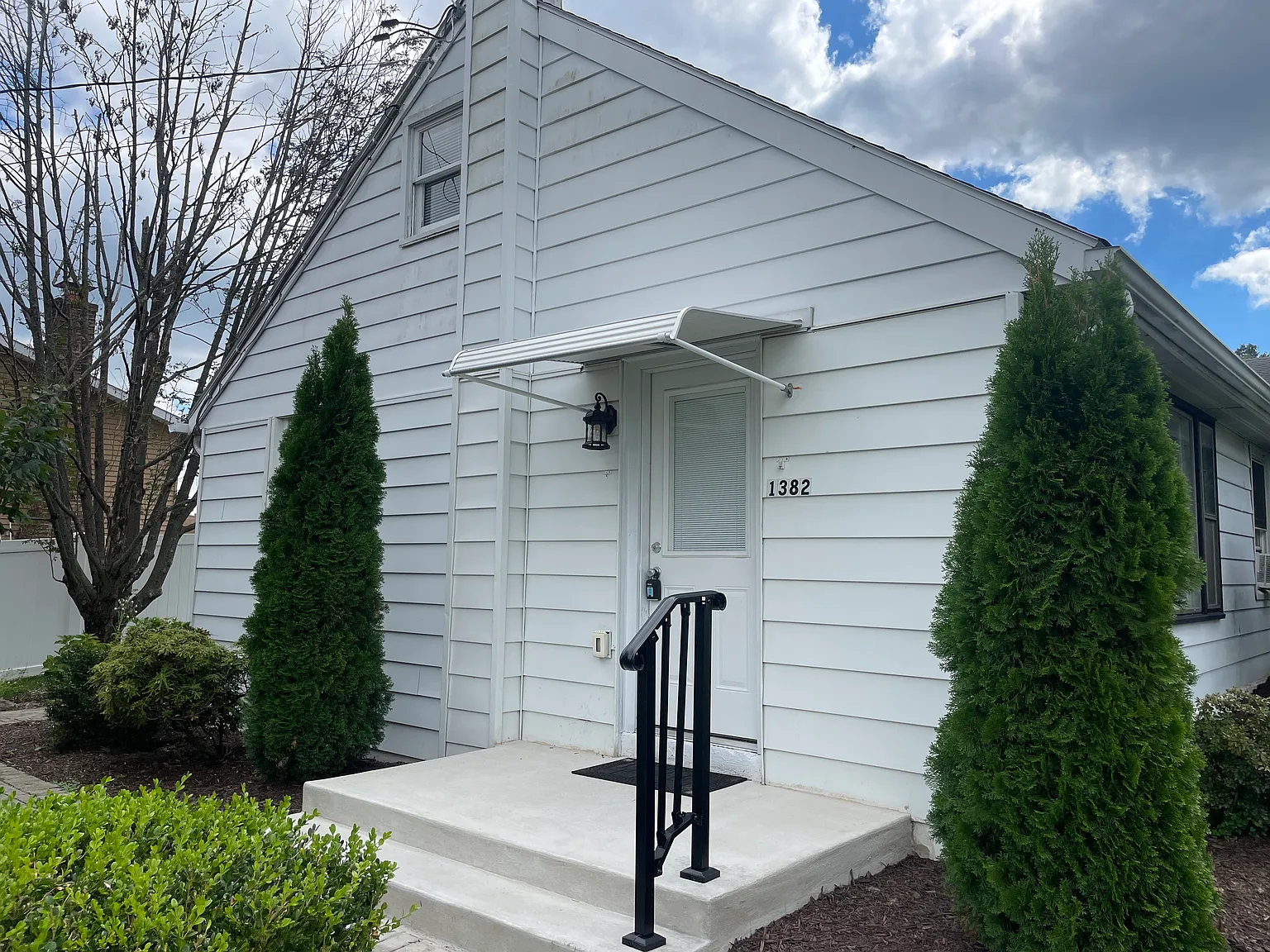 3 bed, 1142 sqft, $2,095 — Photo 2