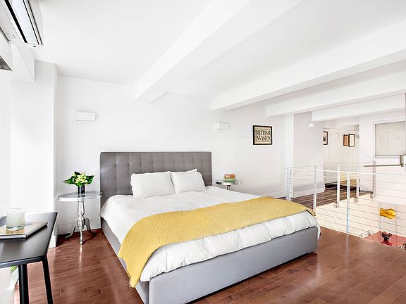 4th image of 251-253 W 19th St #1D