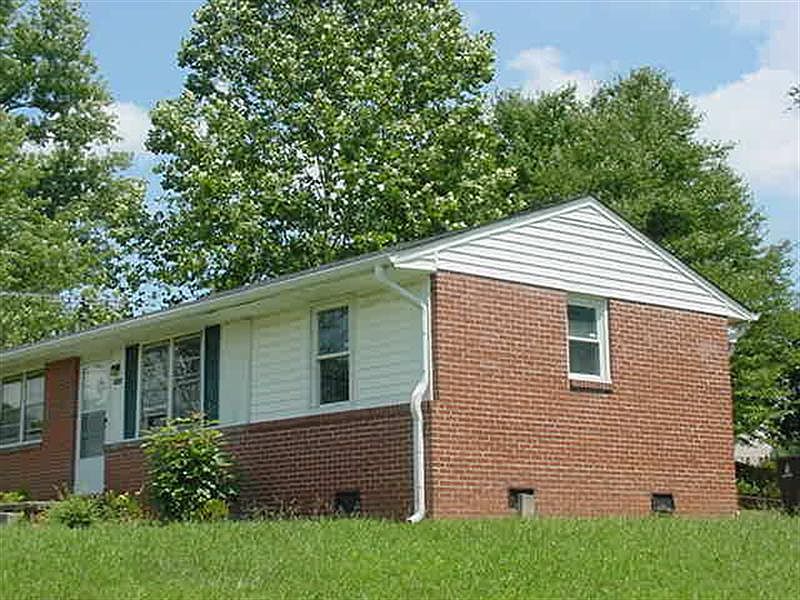 2nd image of 2549 Rosemary Dr