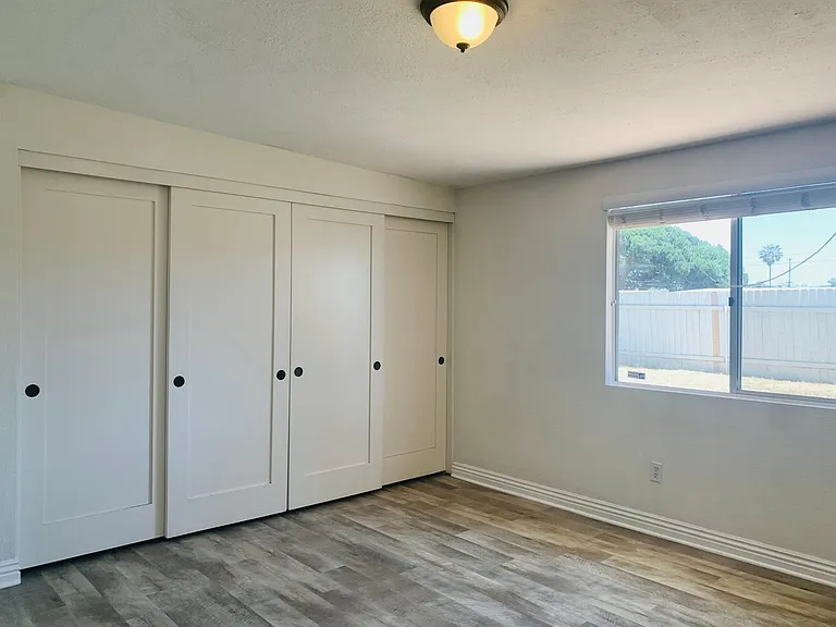 1117 Holly Ave — Photo 6