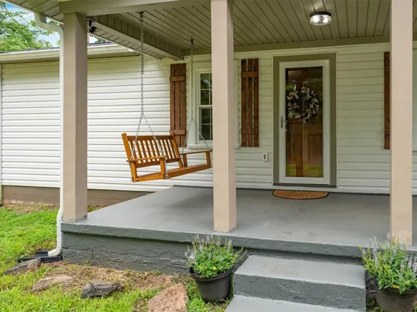174 Holliday Rd, Six Mile, SC 29682