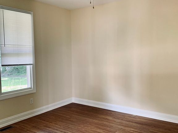 4th image of 703 N Columbia St #B