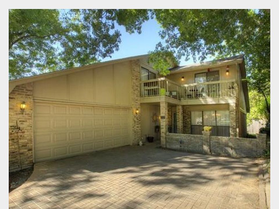 Wonderful Lakeside Living!!!