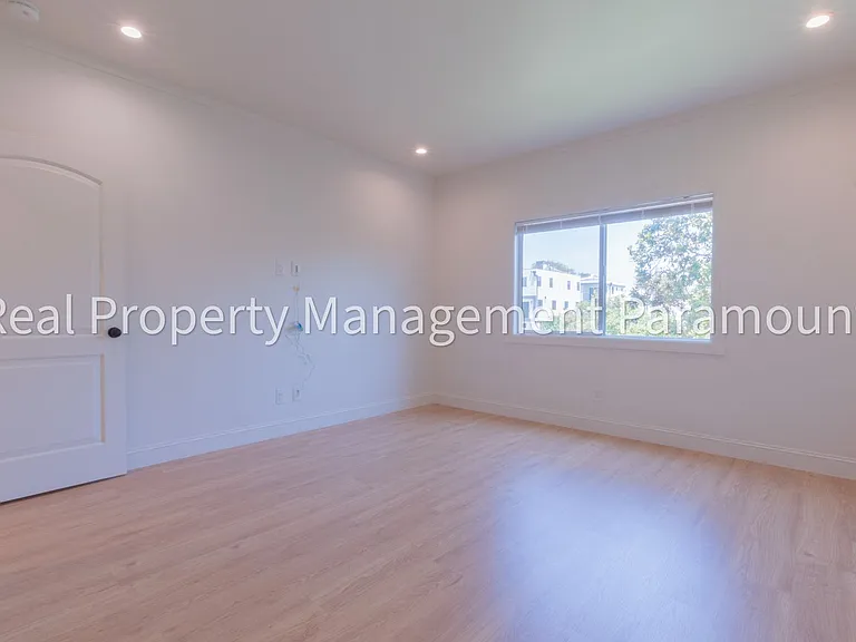 1867 S Redondo Blvd — Photo 18
