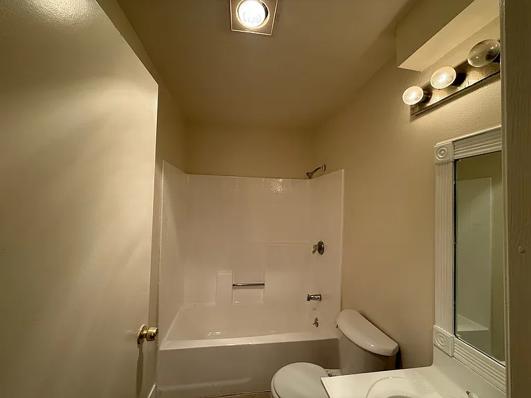 807Bunk — Photo 14