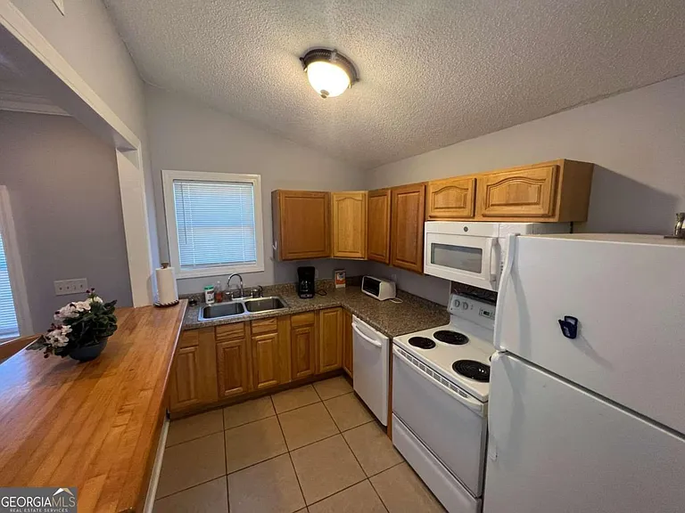 285 Savannah Ave — Photo 5