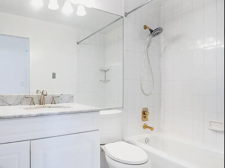 222 W 14th St #11F — Photo 10
