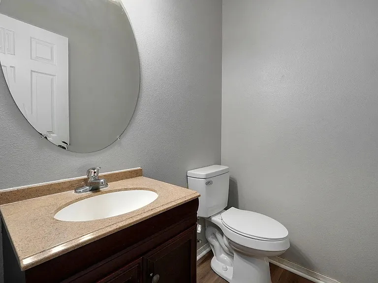 813 E Daniels St — Photo 10