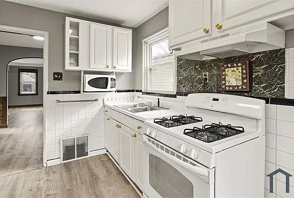 249 S Hartnett Ave — Photo 8