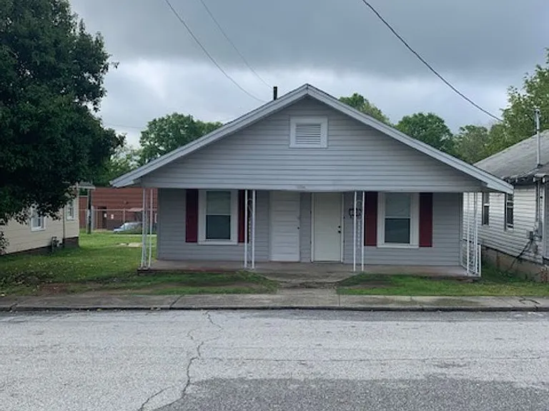 207 Erwin Ave — Photo 1