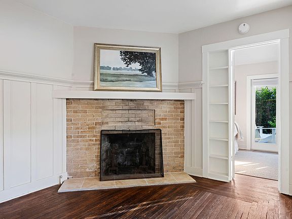 3rd image of 211 W Victoria St