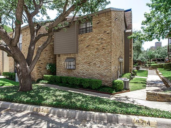 2nd image of 15221 Berry Trl APT 905