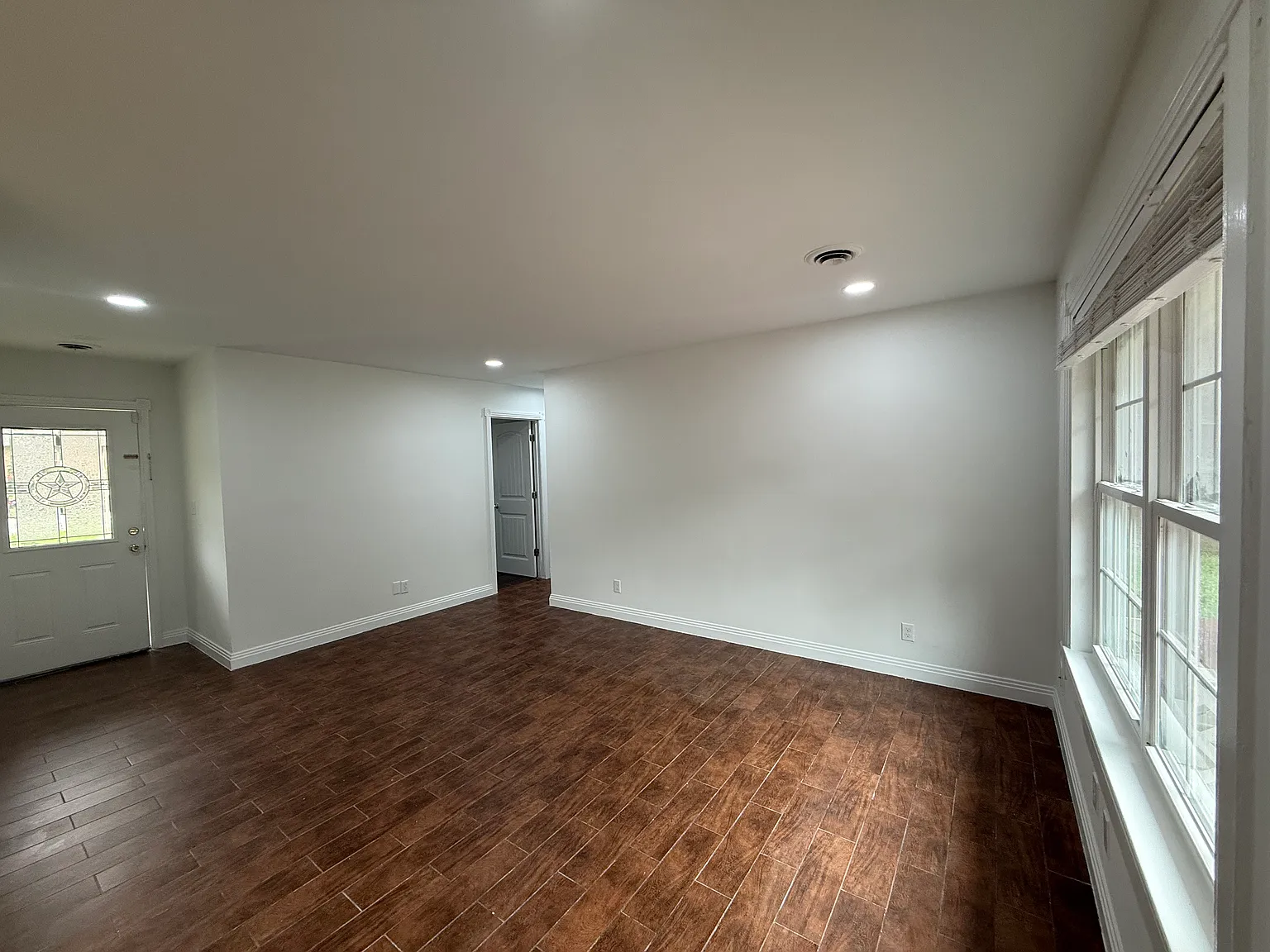 3 bed, 1.5 bath, 1010 sqft, $1,695 — Photo 2