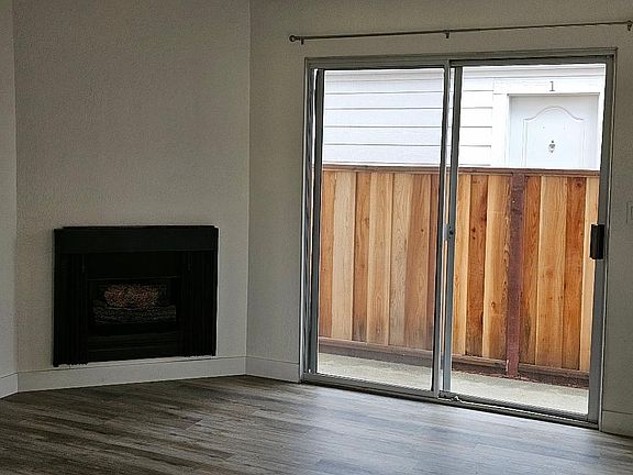 3rd image of 217 Berry St #B