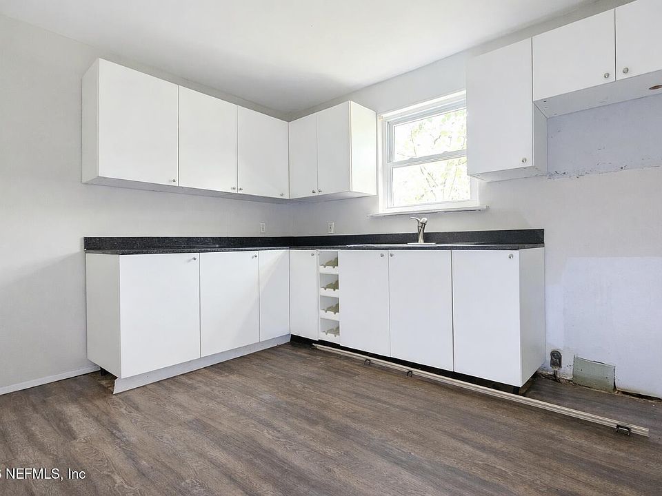 16th image of 9604 WOODLAND Avenue