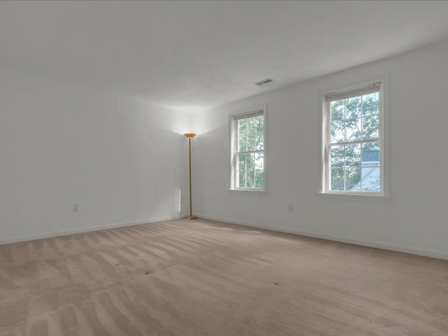 577 Winter St — Photo 4