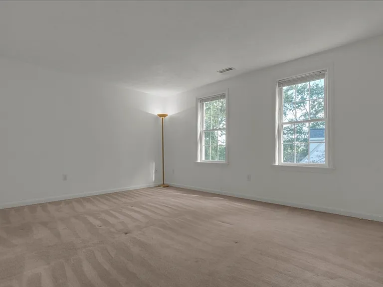 577 Winter St — Photo 4