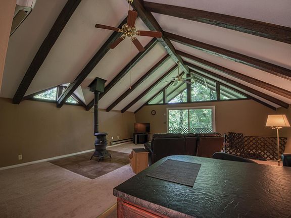 3rd image of 457 Woodbine Ln