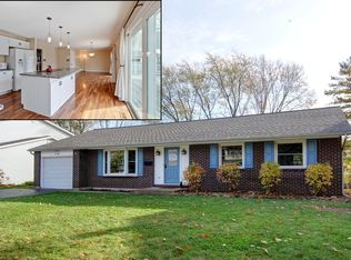 719 W Berkley Dr, Arlington Heights, IL 60004
