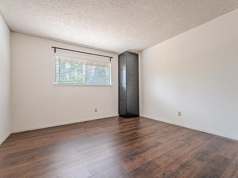327 Clarkin Ct — Photo 23