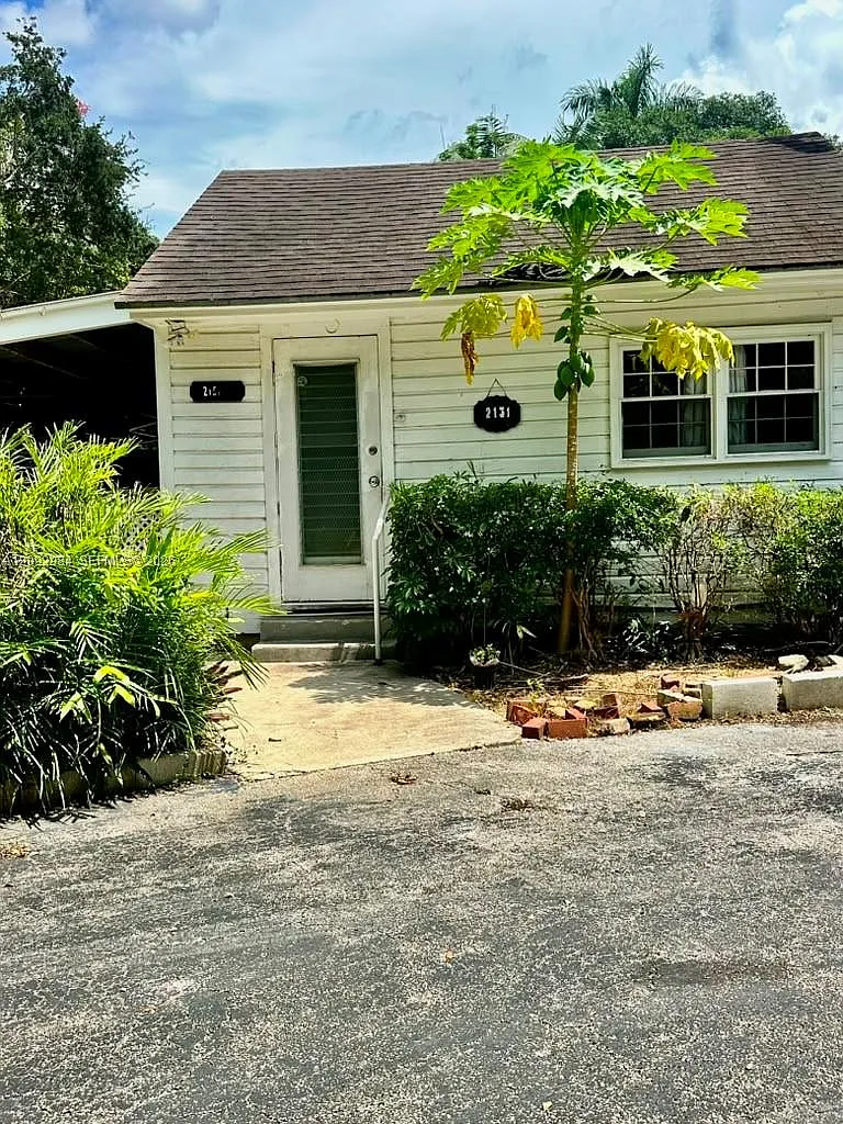 Studio, 1.0 bath, 528 sqft, $1,350 — Photo 1