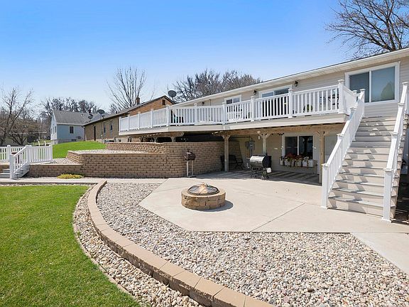 700 Dewey St Jackson Mn 56143 Zillow