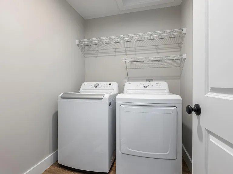 39 Neptune Dr — Photo 19