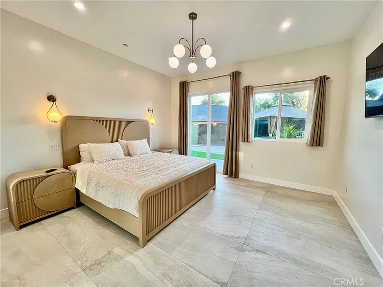 23443 Balmoral Ln — Photo 44