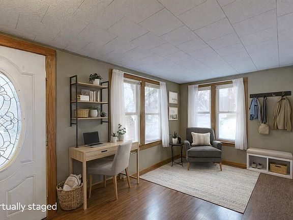 3rd image of 906 Center STREET