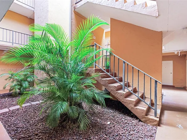 9423 SW 76th St APT W21, Miami, FL 33173