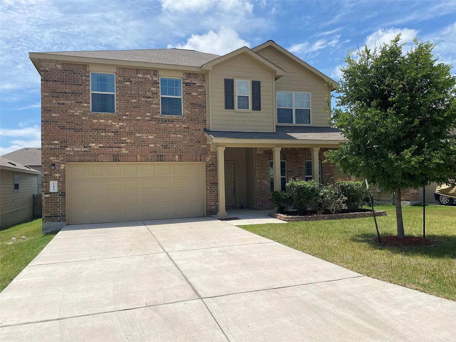 4 bed, 2.5 bath, 2806 sqft, $2,100 — Photo 1