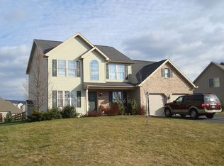 136 Apple Blossom Ct, Fayetteville, PA 17222