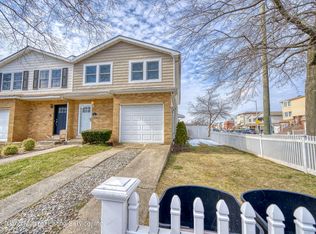 6 Leggett Pl, Staten Island, NY 10314