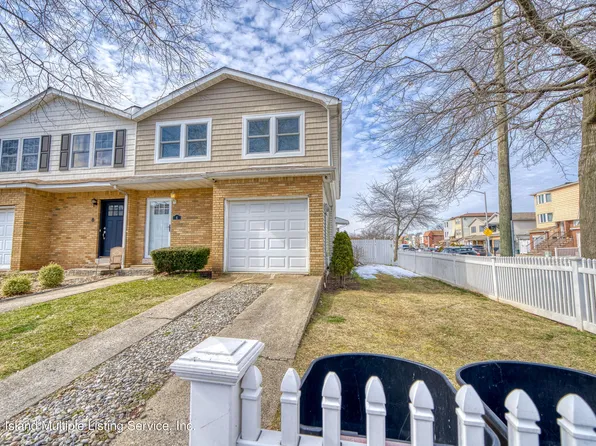6 Leggett Pl, Staten Island, NY 10314