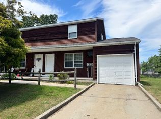 18 Ferris St, Springfield, MA 01151