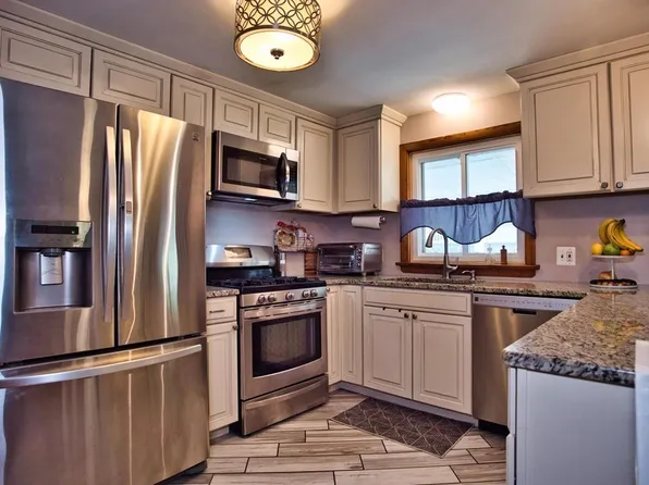 348 Summit St #A, Fall River, MA 02724