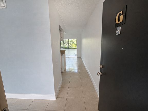 4th image of 5332 NE 6th Ave APT G