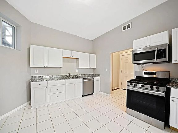 4th image of 3131 W Augusta Blvd #1F