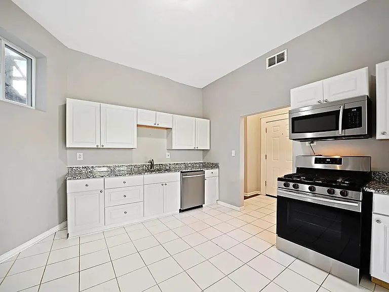 3131 W Augusta Blvd #1F — Photo 4