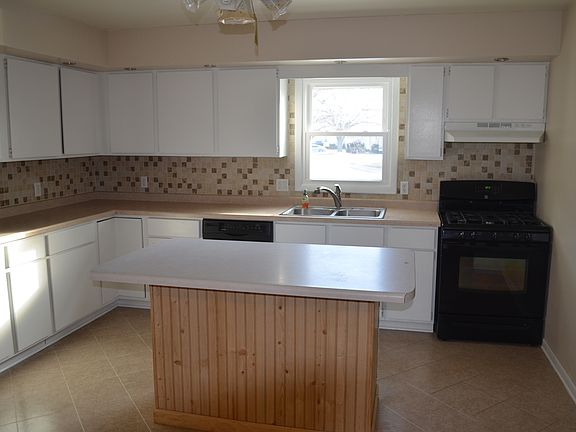 2nd image of 618 N Van Buren Ave